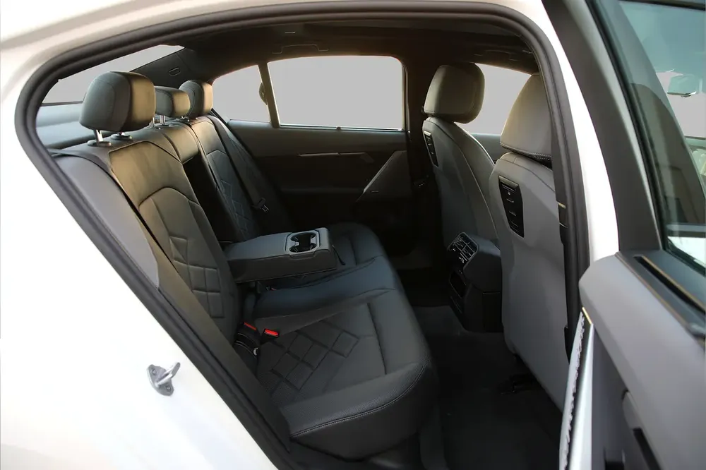 BMW 530I XDRIVE 2025 - WITH M-KIT - FULLY LOADED - BRAND NEW - Image 19