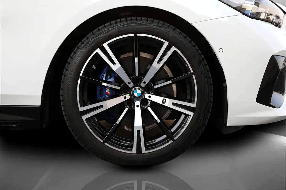 BMW 530I XDRIVE 2025 - WITH M-KIT - FULLY LOADED - BRAND NEW - Image 20