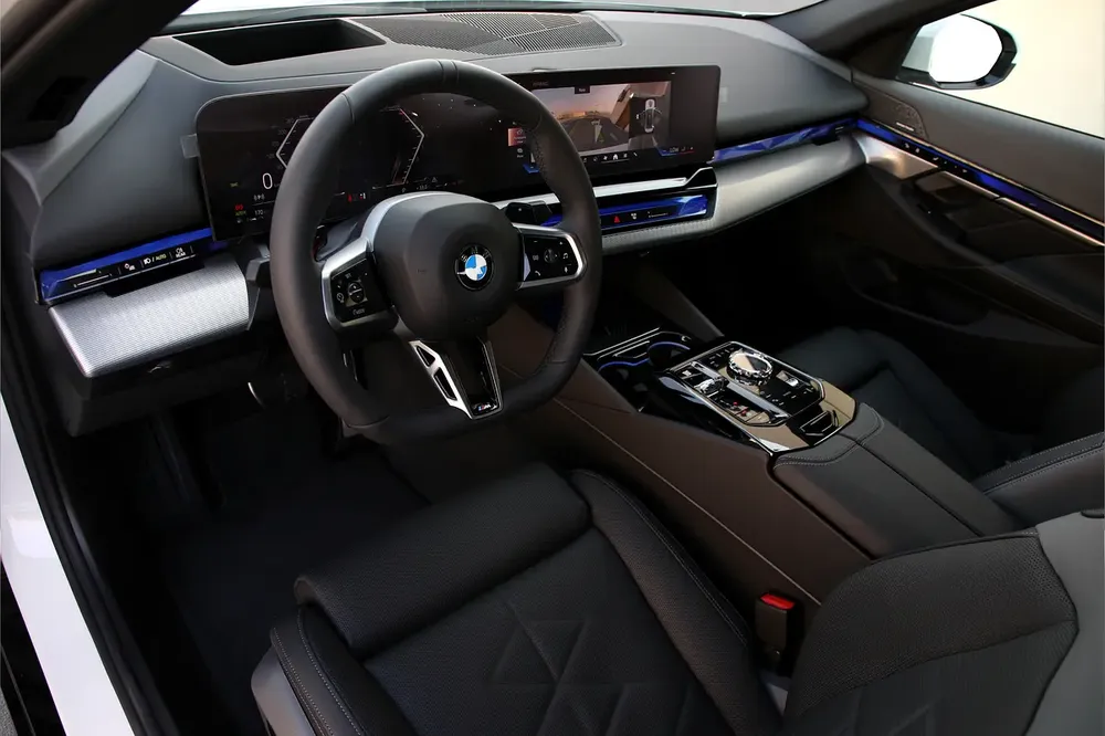 BMW 530I XDRIVE 2025 - WITH M-KIT - FULLY LOADED - BRAND NEW - Image 7
