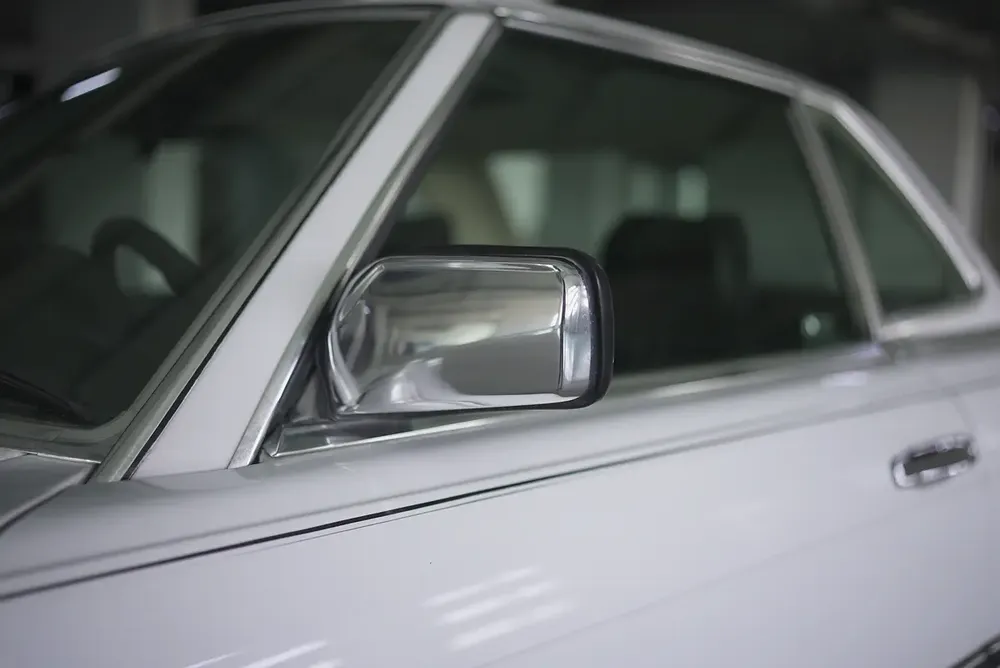 Mercedes-Benz SL 560 R107 Excellent Condition - Image 10