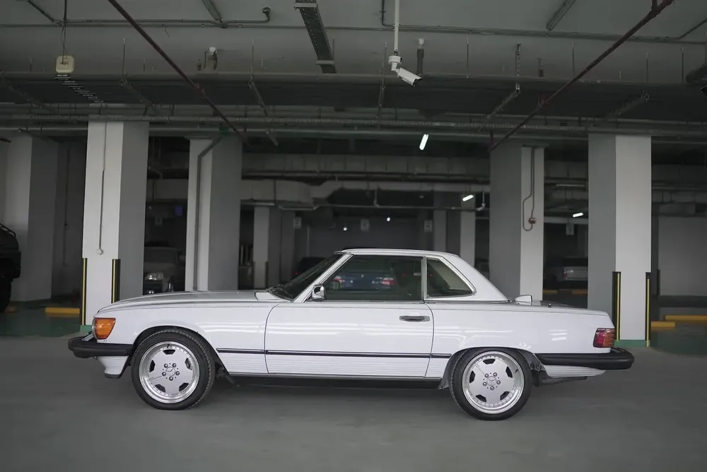Mercedes-Benz SL 560 R107 Excellent Condition - Image 4