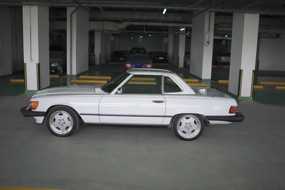 Mercedes-Benz SL 560 R107 Excellent Condition - Image 5