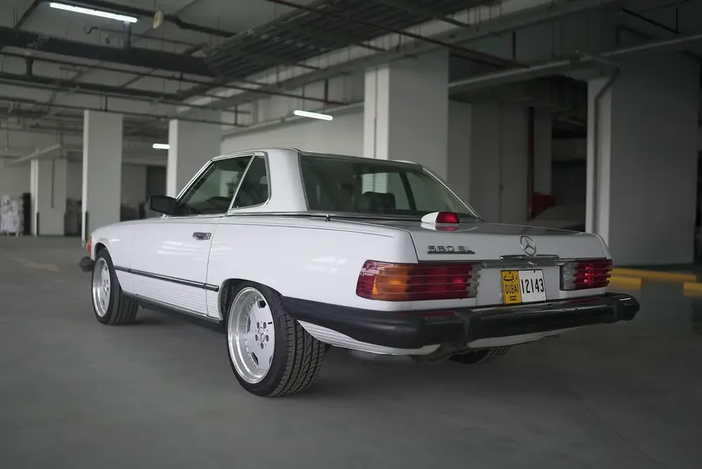 Mercedes-Benz SL 560 R107 Excellent Condition - Image 6