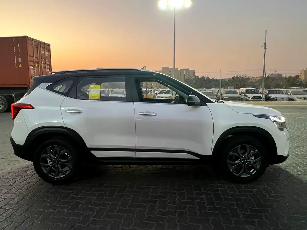 Kia Seltos 1.5L CVT Deluxe Edition - 2025 - Image 6