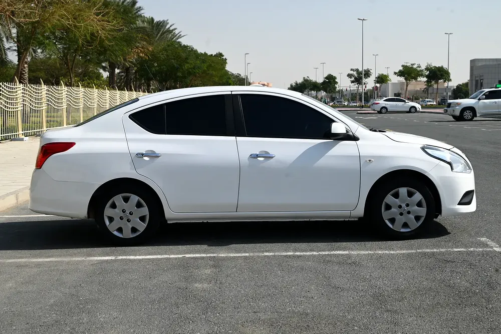 0% DP - APPLE CARPLAY - NISSAN SUNNY SV - GCC SPECS - Image 5
