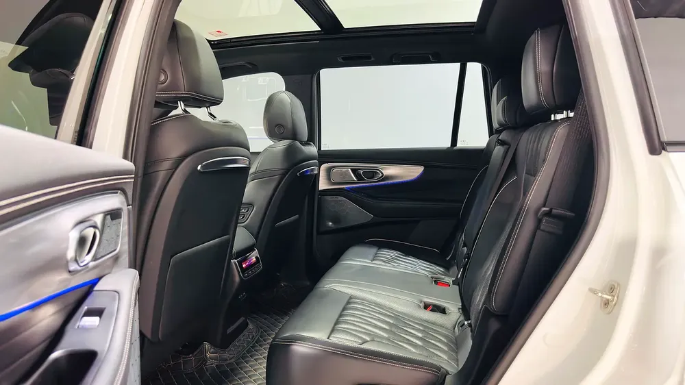 AED 1,302 / Month | GAC | GS8 GX 2.0T 4WD | 2023 | Warranty | Service History - Image 15