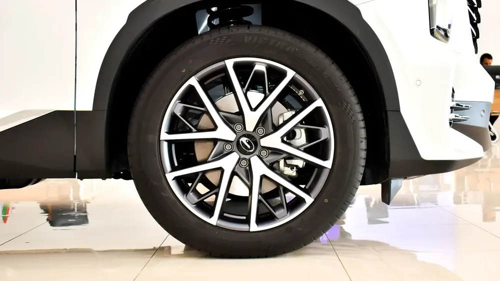 AED 1,302 / Month | GAC | GS8 GX 2.0T 4WD | 2023 | Warranty | Service History - Image 4