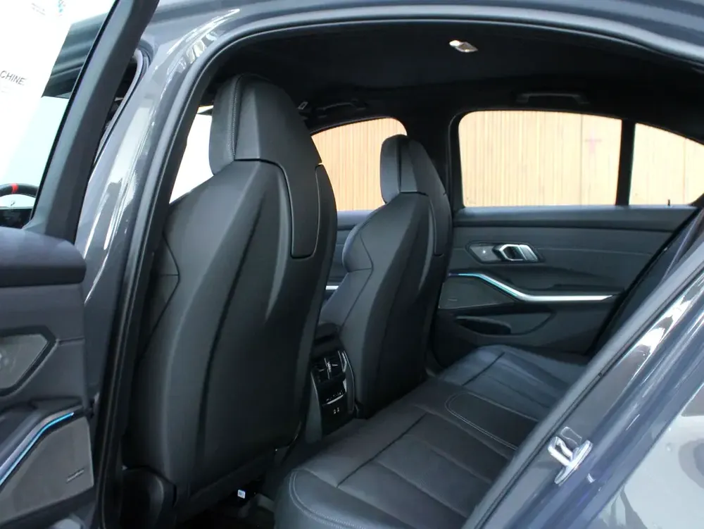 2026 - BMW M3 Competition xDrive - BRAND NEW! for 377,000.00 AED - Image 12