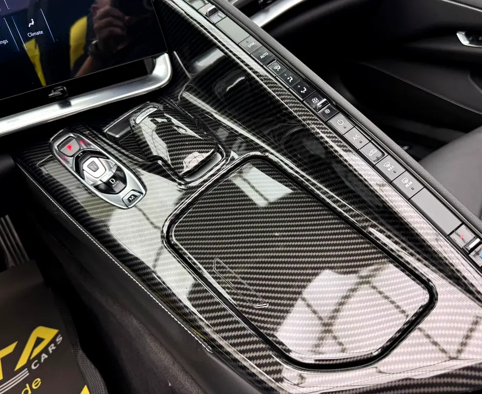 2024 Chevrolet Corvette C8 Stingray 1LT, 2027 Chevrolet Warranty, Carbon Fiber Interior, Low Km, GCC - Image 14