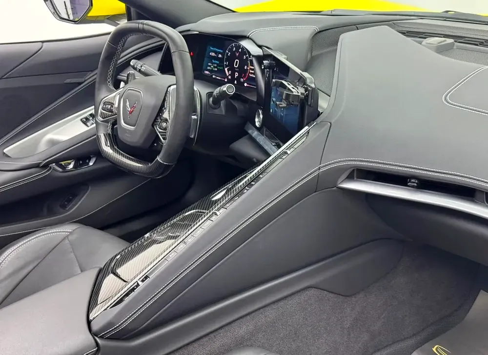 2024 Chevrolet Corvette C8 Stingray 1LT, 2027 Chevrolet Warranty, Carbon Fiber Interior, Low Km, GCC - Image 8
