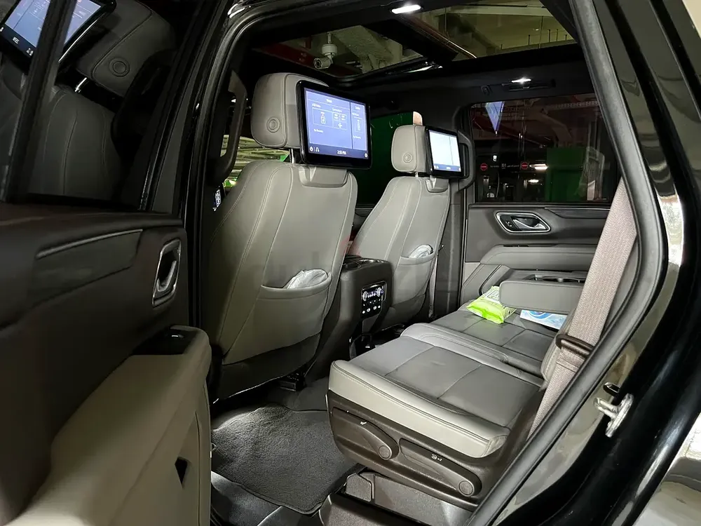 GMC Yukon SLT 2021 GCC Specs under warranty full agency service history top options original paint - Image 13