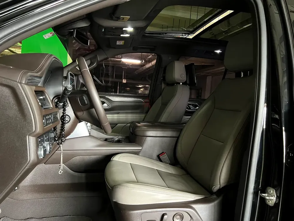 GMC Yukon SLT 2021 GCC Specs under warranty full agency service history top options original paint - Image 14