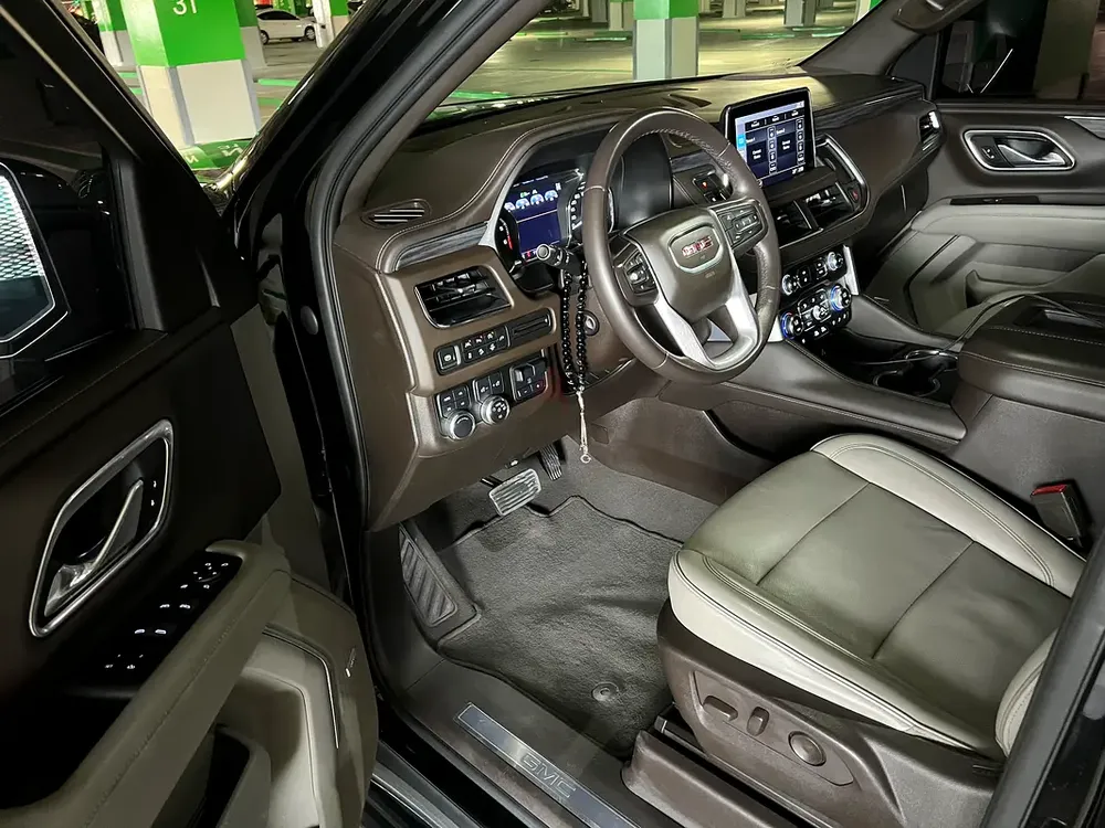 GMC Yukon SLT 2021 GCC Specs under warranty full agency service history top options original paint - Image 15