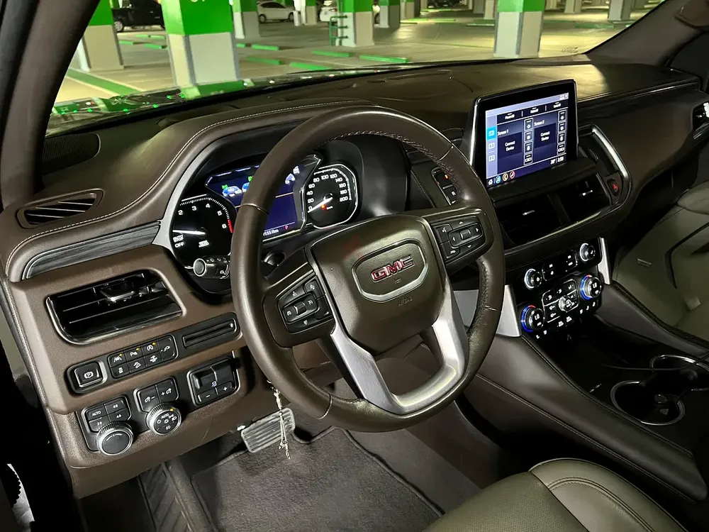 GMC Yukon SLT 2021 GCC Specs under warranty full agency service history top options original paint - Image 16