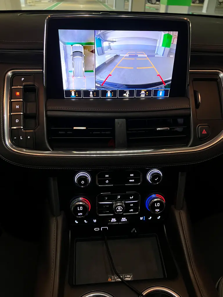 GMC Yukon SLT 2021 GCC Specs under warranty full agency service history top options original paint - Image 17