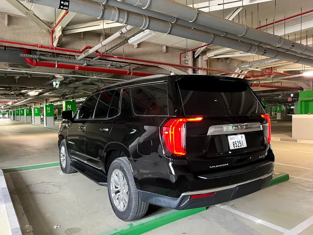 GMC Yukon SLT 2021 GCC Specs under warranty full agency service history top options original paint - Image 9