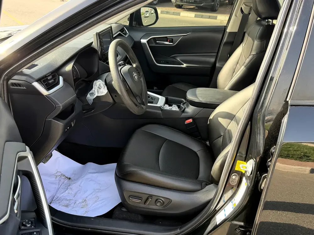 2020 Toyota RAV4 XLE AWD - American Specs - GCC Ready - Image 11