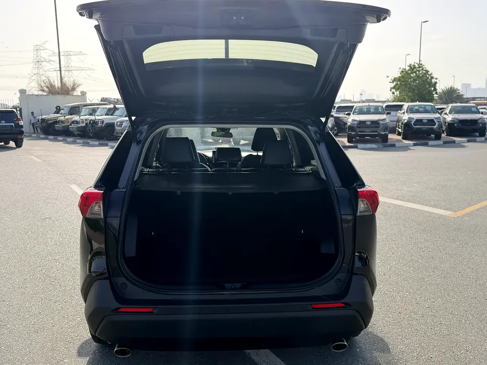 2020 Toyota RAV4 XLE AWD - American Specs - GCC Ready - Image 12