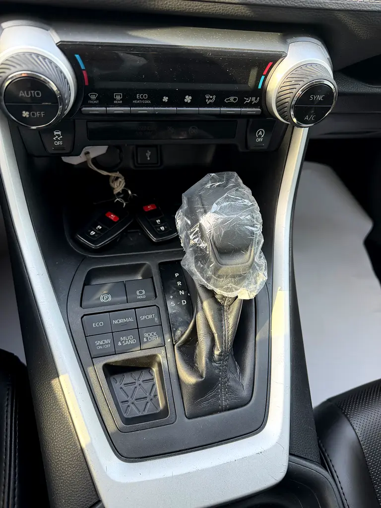2020 Toyota RAV4 XLE AWD - American Specs - GCC Ready - Image 16