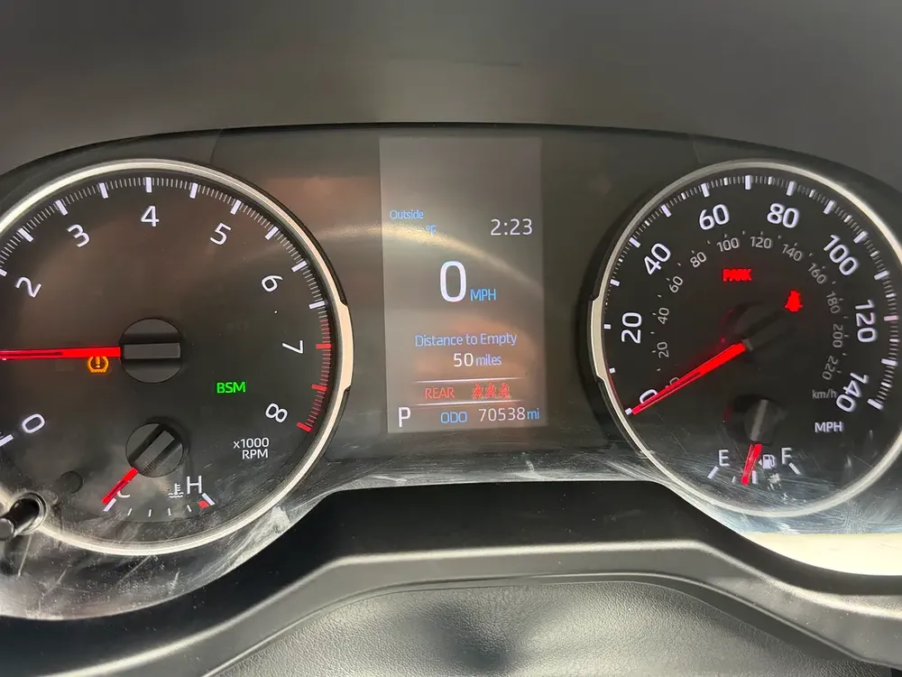 2020 Toyota RAV4 XLE AWD - American Specs - GCC Ready - Image 18