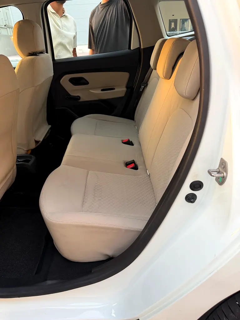 Renault Duster LE  2020 Gcc Specs Accident Free original point - Image 15