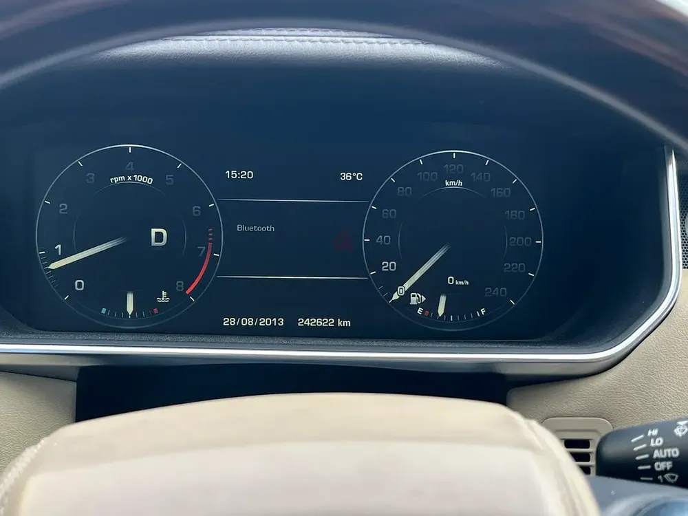Land Rover Range Rover VOGUE HSE 2015 GCC Specs - Image 8