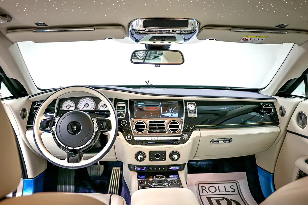 Rolls-Royce Wraith Black Badge Bespoke, GCC Specs, Warranty & Lease to Own Available - Image 7