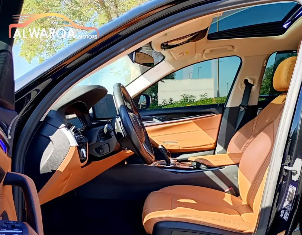 BMW 520 i 2021 GCC - Image 10