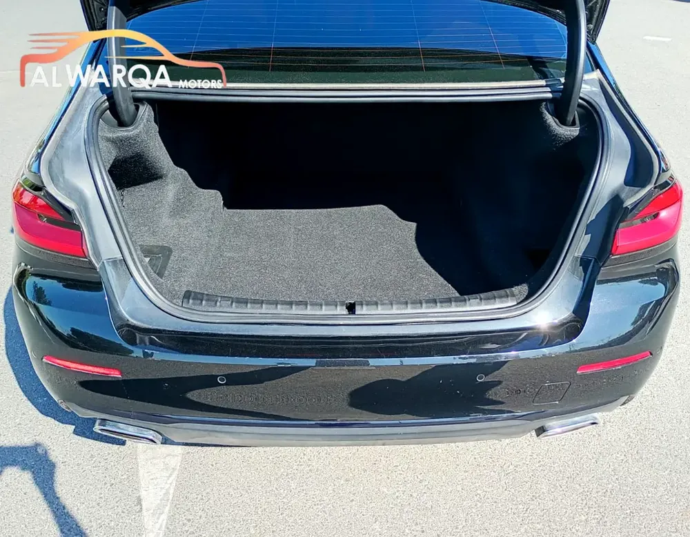 BMW 520 i 2021 GCC - Image 6