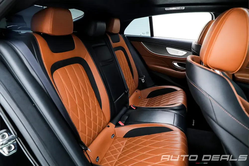 2019 Mercedes-Benz AMG GT 63 S 4MATIC+ BiTurbo | GCC Specs | Service Contract | Full Service History - Image 17