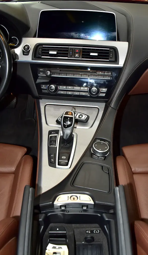 IMMACULATE CONDITION / SINGLE OWNER! BMW 640i GranCoupe M-Kit ( 2016 Model ) in Red Color GCC Specs - Image 17