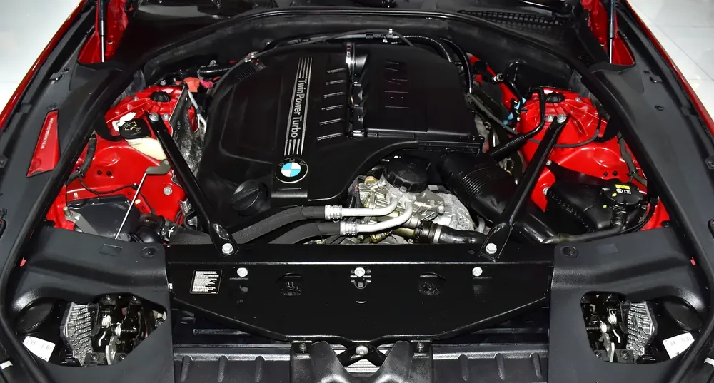 IMMACULATE CONDITION / SINGLE OWNER! BMW 640i GranCoupe M-Kit ( 2016 Model ) in Red Color GCC Specs - Image 19