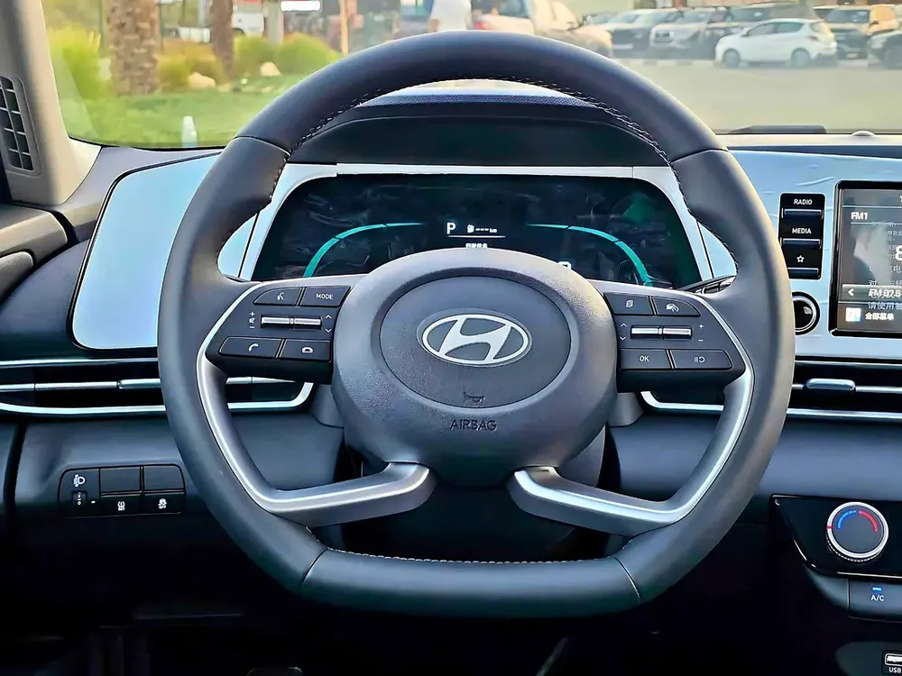 Hyundai Elantra 2025 Elite Edition - Chinese Specs - Brand New Condition - Image 13