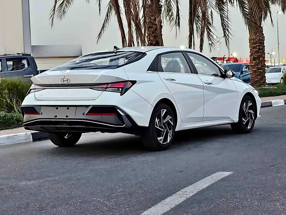 Hyundai Elantra 2025 Elite Edition - Chinese Specs - Brand New Condition - Image 4