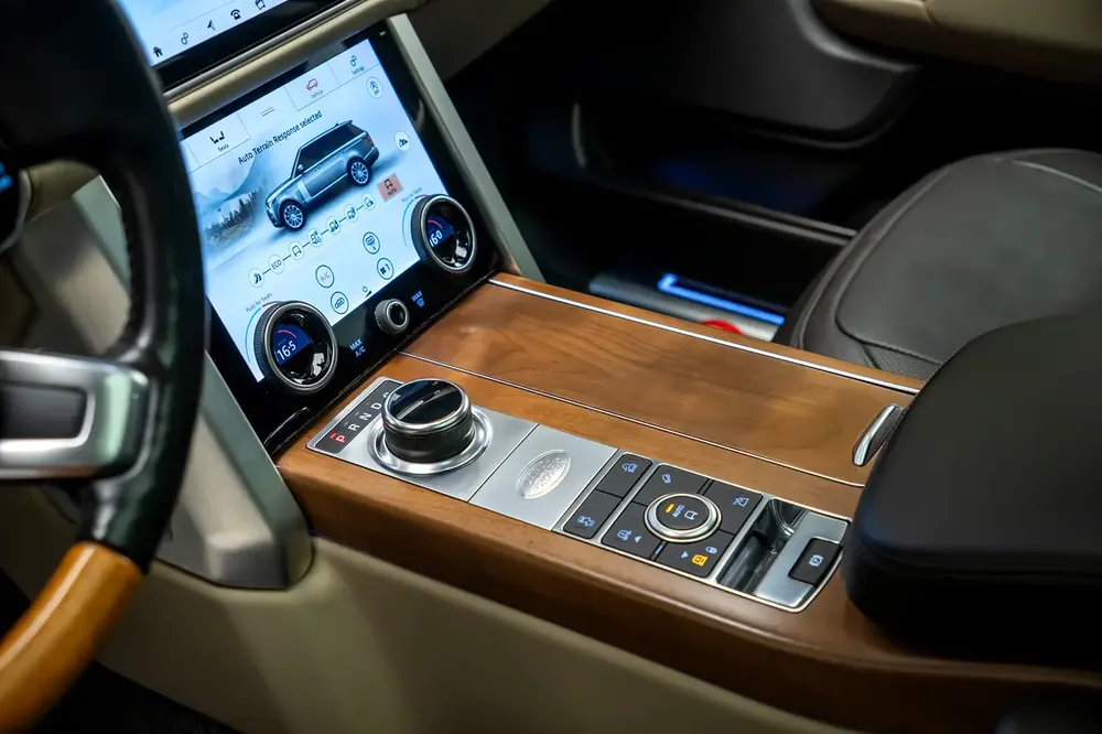 Land Rover Range Rover Vogue L 2018 - GCC Specs - Excellent Condition - Image 10