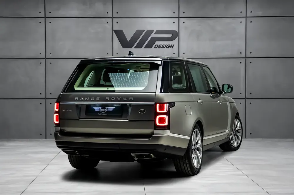 Land Rover Range Rover Vogue L 2018 - GCC Specs - Excellent Condition - Image 17