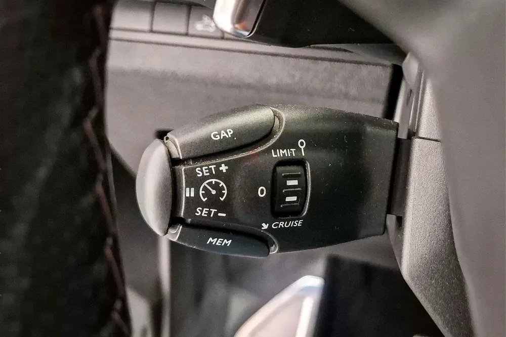 AED 723/month | 2018 Peugeot 3008  | GCC Specs | Ref#440970 - Image 15