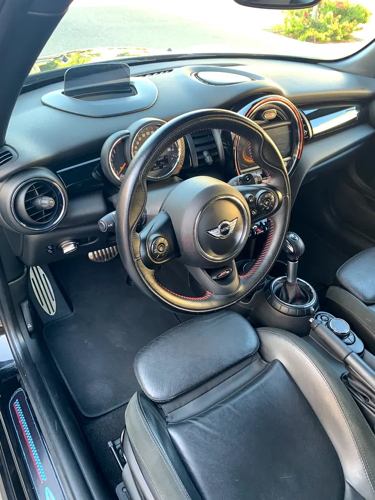 Stunning 2019 MINI Cooper S | GCC Specs | Low Mileage | Full Service History - Image 11