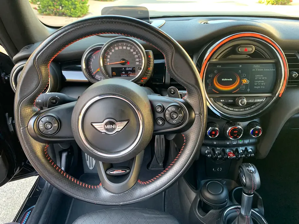 Stunning 2019 MINI Cooper S | GCC Specs | Low Mileage | Full Service History - Image 12