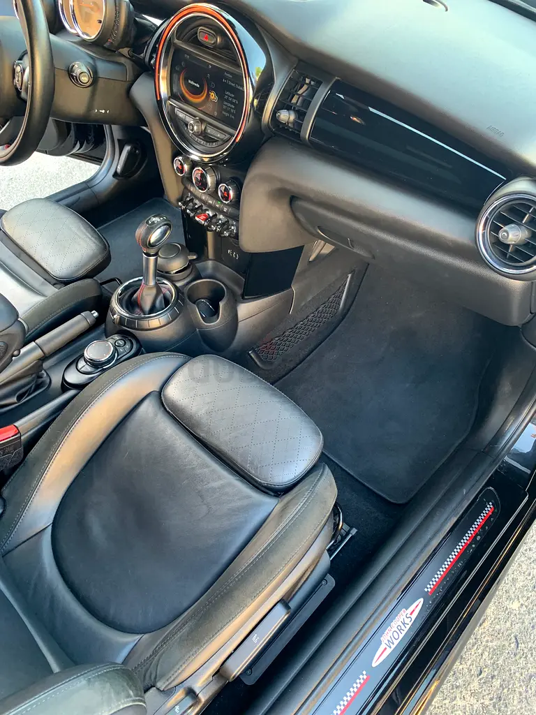 Stunning 2019 MINI Cooper S | GCC Specs | Low Mileage | Full Service History - Image 13
