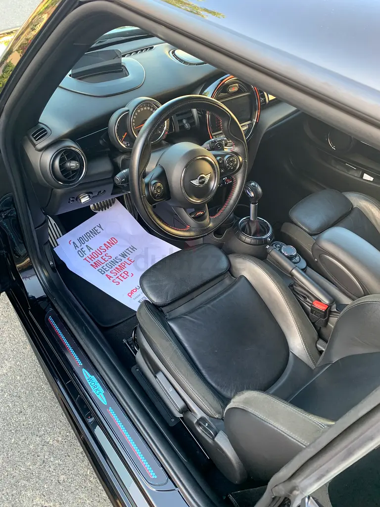 Stunning 2019 MINI Cooper S | GCC Specs | Low Mileage | Full Service History - Image 4