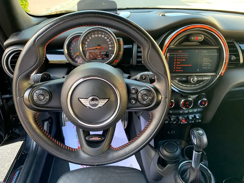 Stunning 2019 MINI Cooper S | GCC Specs | Low Mileage | Full Service History - Image 5