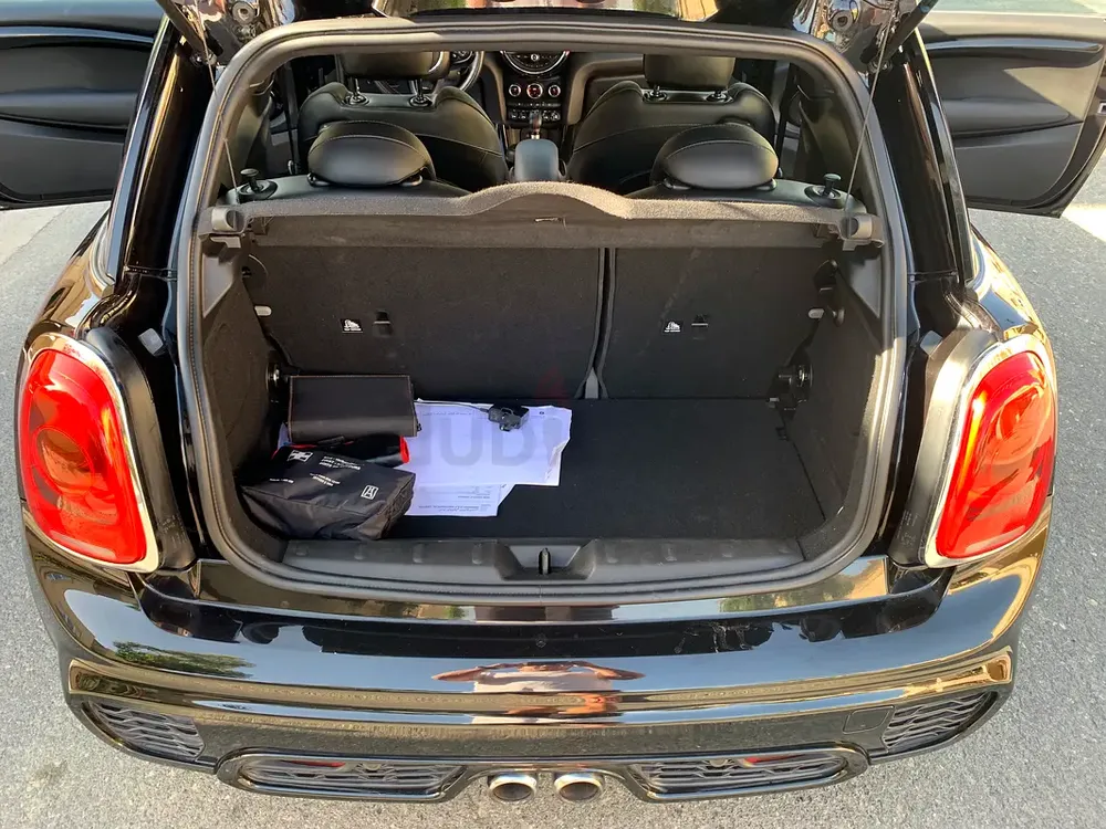 Stunning 2019 MINI Cooper S | GCC Specs | Low Mileage | Full Service History - Image 7