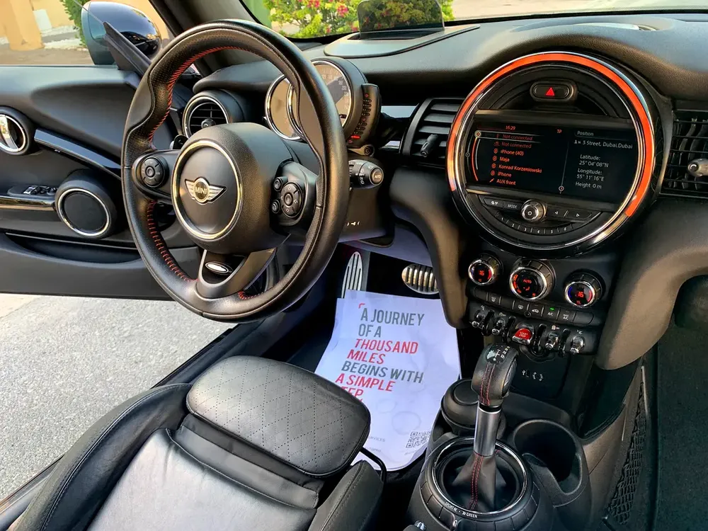 Stunning 2019 MINI Cooper S | GCC Specs | Low Mileage | Full Service History - Image 8