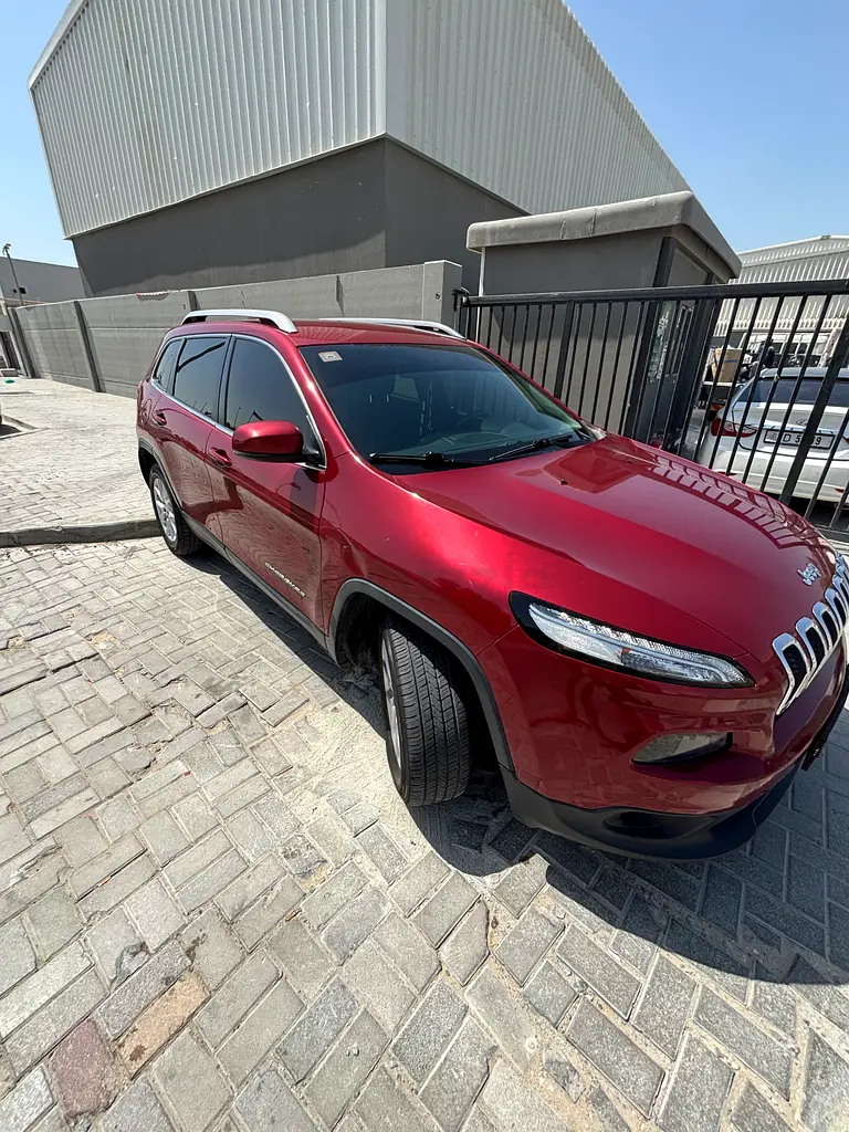 Jeep Cherokee Longitude Plus Edition 2015 GCC Specs - Image 4