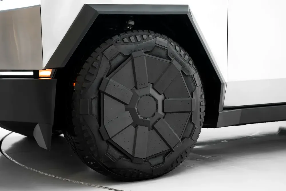 2024 TESLA CYBERBEAST - Image 10