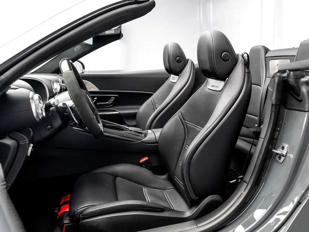 BUY NOW, PAY 2027 | THE BLACKLINE STANDARD | 2029 Mercedes Warranty + Service Contract, GCC - Image 12