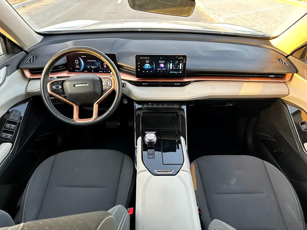 Under warranty till 2028 service history - Image 12
