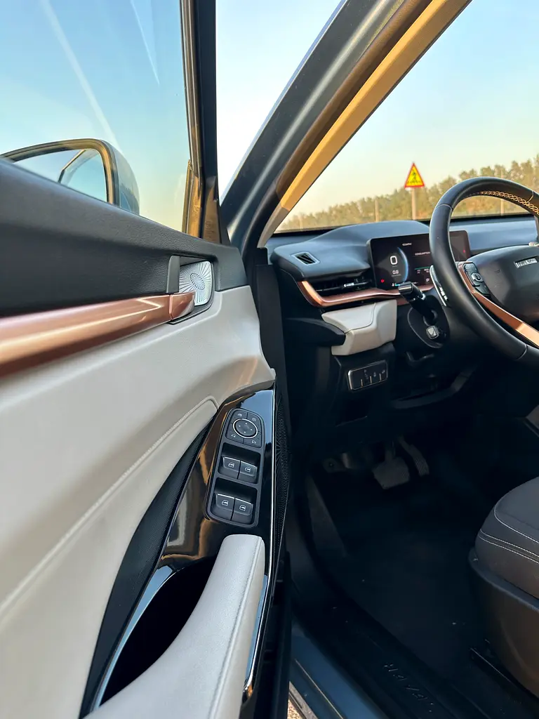Under warranty till 2028 service history - Image 16
