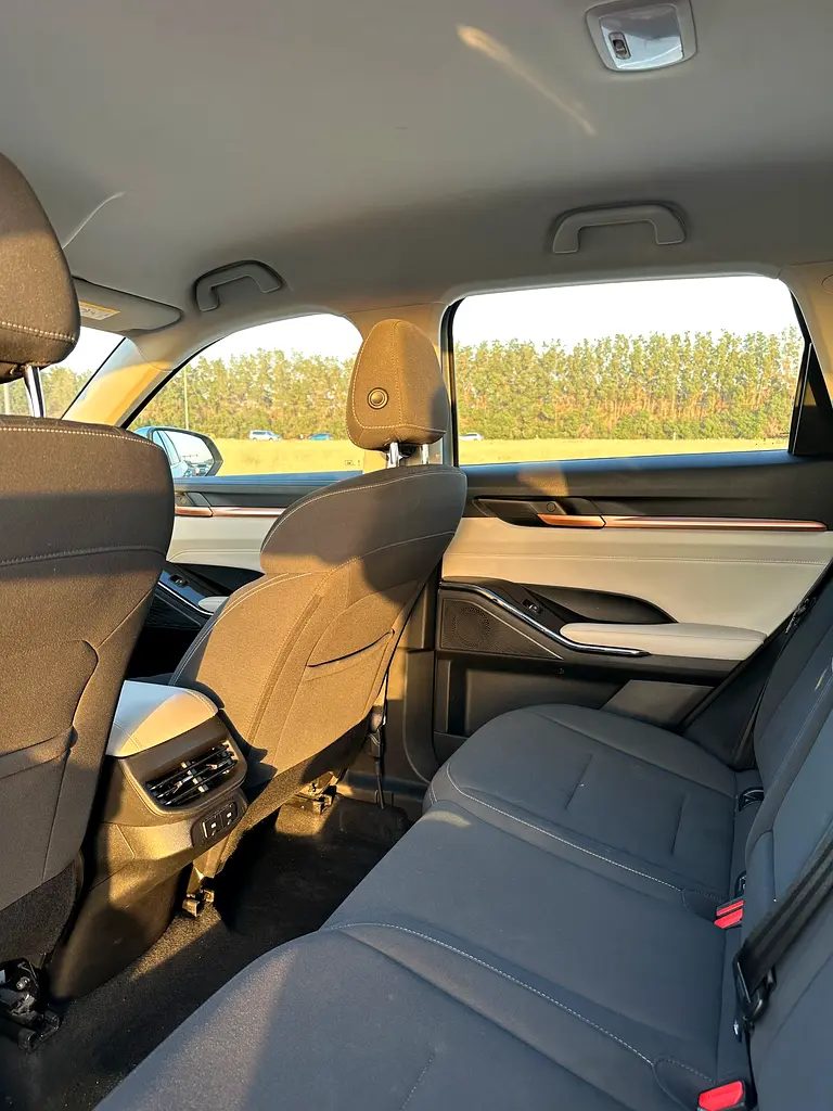 Under warranty till 2028 service history - Image 17